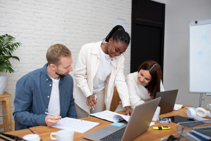 Formations spécialisées et perspectives d’emploi dans les métiers du web