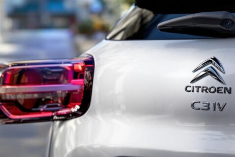 découvrez la caméra de recul conçue pour la citroën c3 iv, idéale pour faciliter vos manœuvres et garantir une conduite en toute sécurité. améliorez votre expérience de conduite dès aujourd'hui.